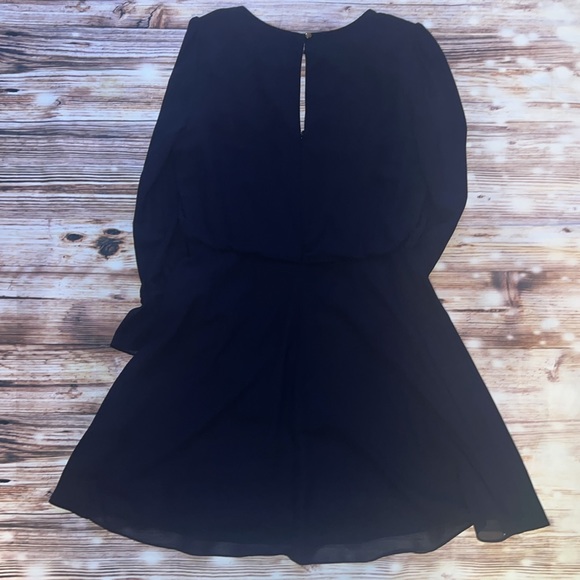 **SOLD** 👗 Vince Camuto Dress - Picture 2 of 3